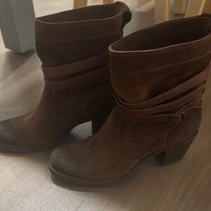 FRYE AND CO. Dark Brown Heeled Boots